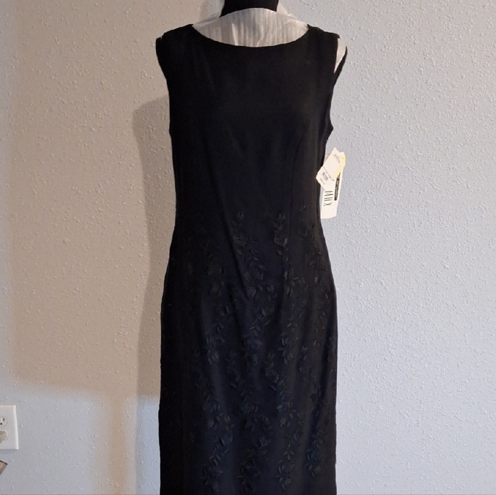 Elegant Black Sleeveless Dress